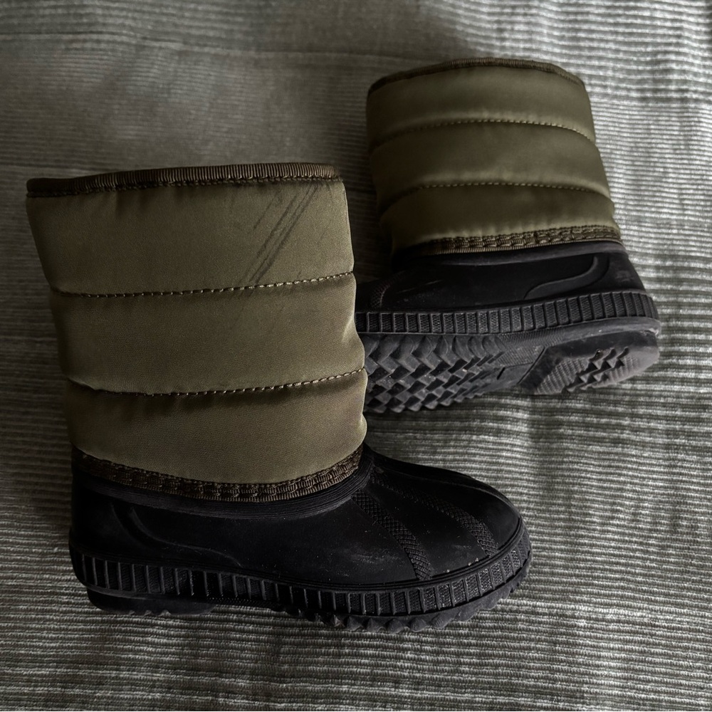 Old Navy Kids Snow Boots - Black and Olive